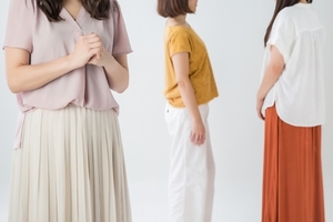 話しかけるのが苦手！ちょっとしたコツで改善しよう｜話し方教室VOAT