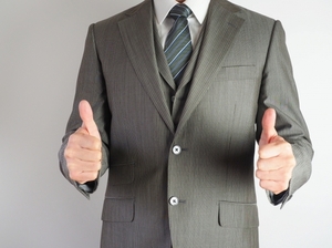 褒めて仕事を円滑に！ビジネスで使える褒め方｜話し方教室VOAT