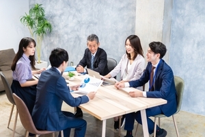 【ビジネス編】初対面で好印象！アイスブレイクで差をつける｜話し方教室VOAT