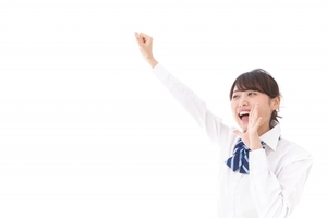 声がこもる原因と通る声になる為の改善方法｜話し方教室VOAT