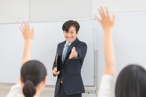 伝える力を学ぶ！ビジネスに特化した話し方研修｜話し方教室VOAT