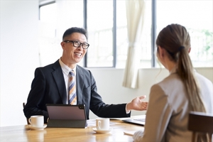 営業トークを磨きたい！営業で興味を持たれる話し方｜話し方教室VOAT