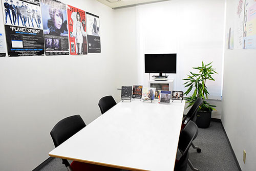 MEETING ROOM