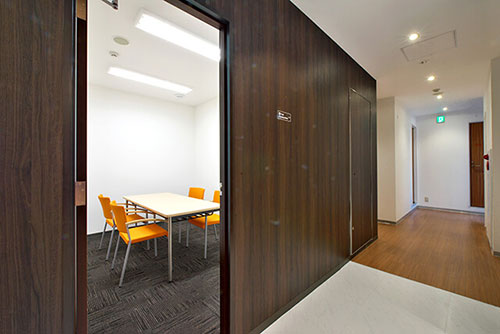 MEETING ROOM